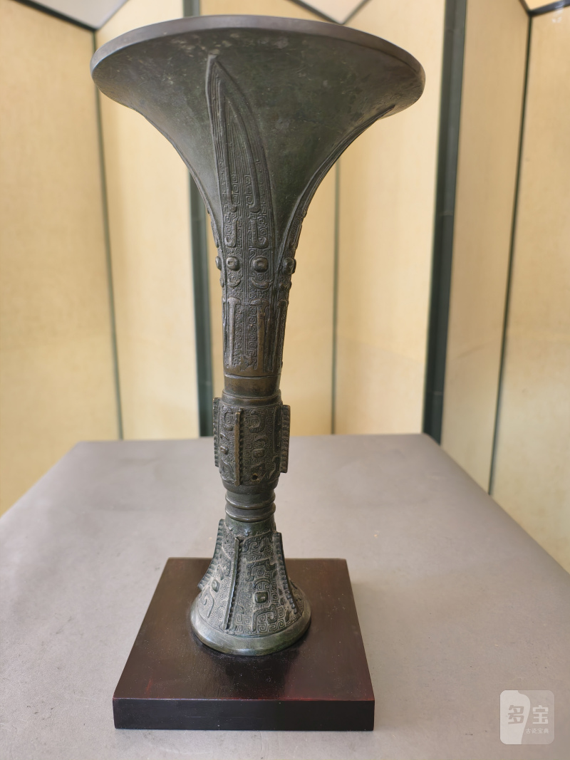 A bronze 'gu' vase with archaistic relief decoration - 图10